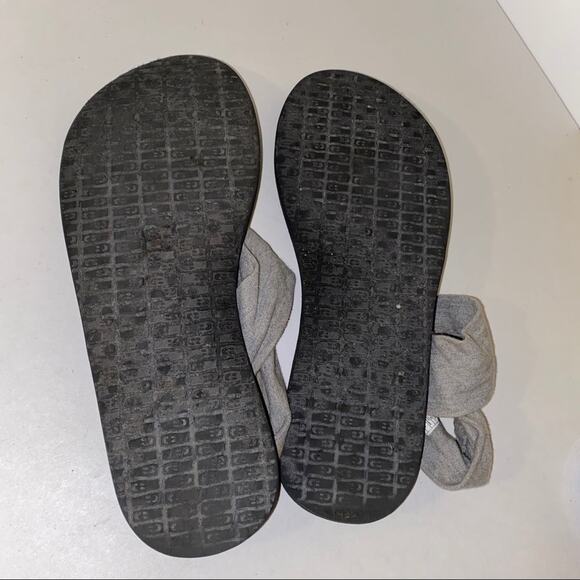 SANUK gray sling back sandals size 10 - Picture 5 of 5